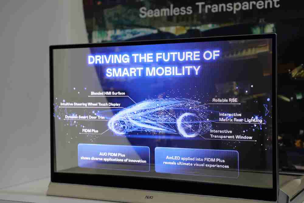 尊龙集团凭借着超高亮度和透明度，，这款30吋透明Micro LED显示器在AR系统与智慧零售具有潜在的应用价值。。。