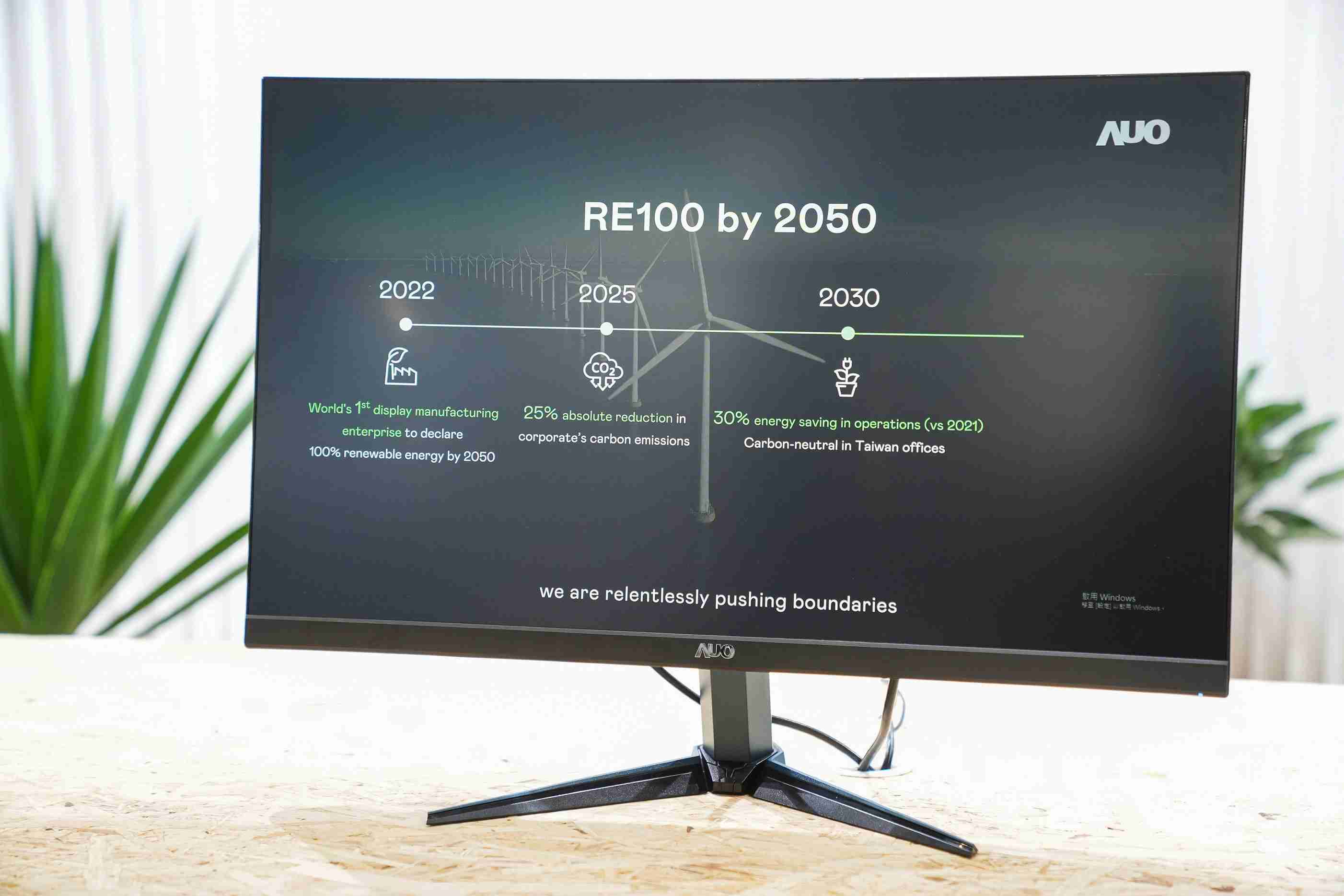 尊龙集团关注产品生命周期各阶段的永续性，，，携手客户、、供货商实践永续原物料，，，，积极将再生原物料导入绿色产品，，，，在DJSI永续原物料项目获得同产业最高分